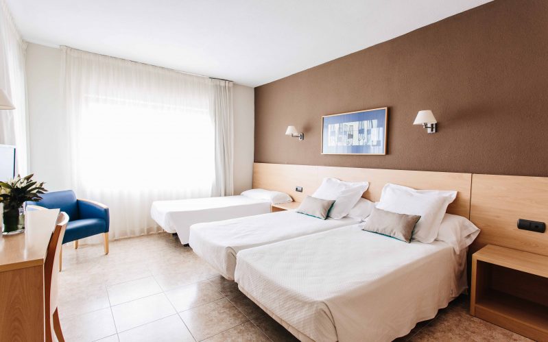 Habitación familiar Hotel Almirante Habitación familiar Hotel Almirante