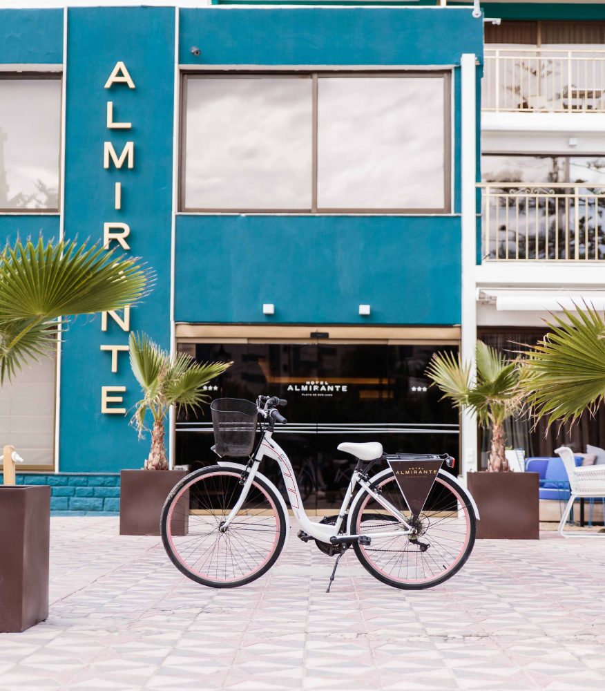 bici fachada hotel almirante