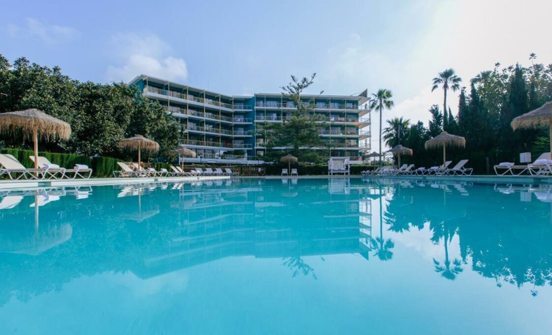 hotel_almirante_fachada_piscina